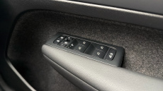 Volvo XC40 2.0 B4P Ultra Dark 5dr Auto Petrol Estate